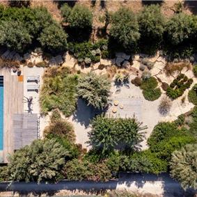 6 bedroom villa with pool and sea views near Noto, Sicily, sleeps 12
